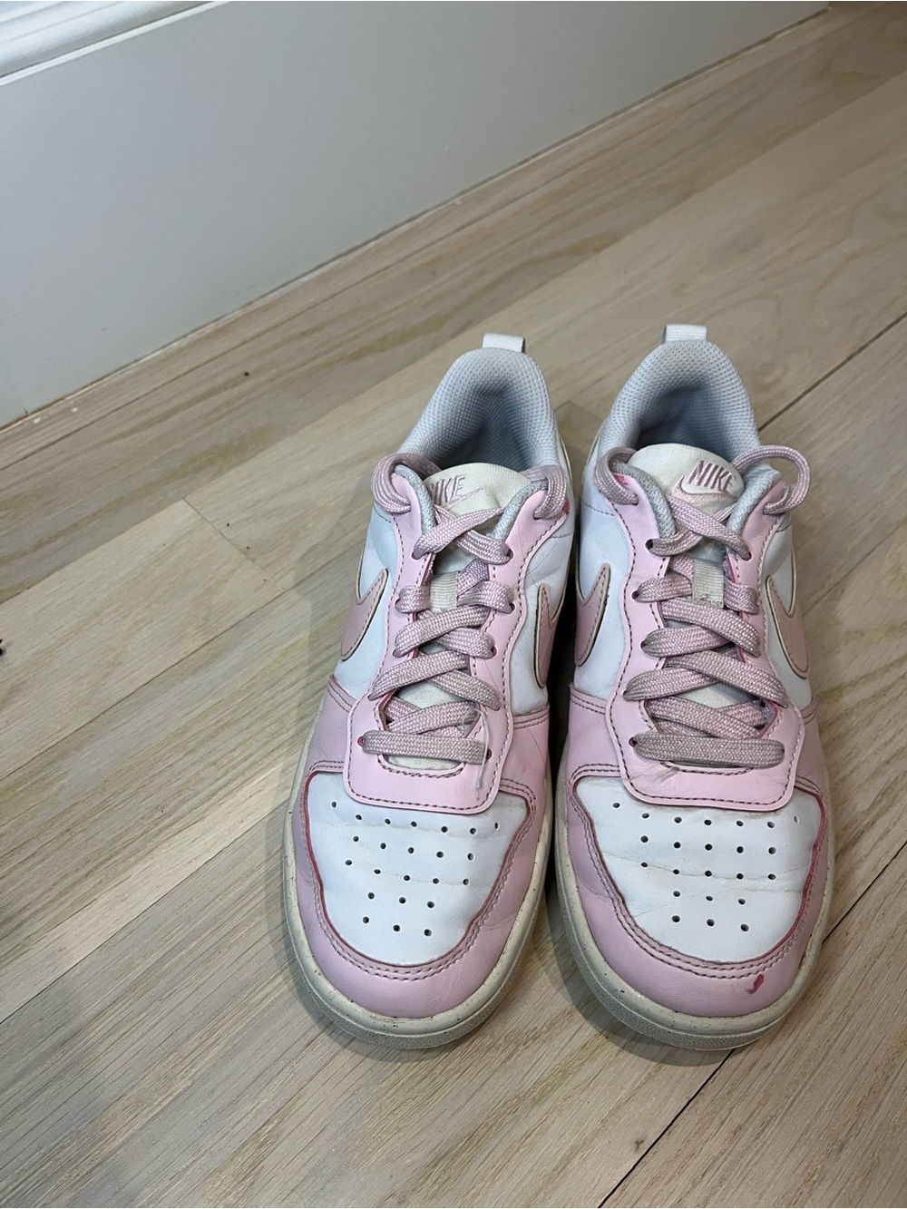 Nike Kids Pink and White Low-Top Sneakers with Lace-Up Closure